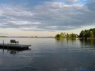 На изображении может находиться вода набережная док порт пирс на улице природа и земля
