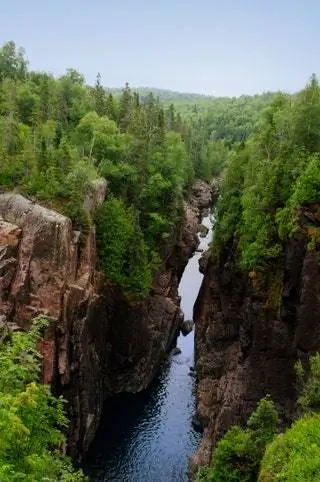 Ущелье реки Пукасква, Онтарио. Природа На открытом воздухе Гора Река Вода Скала Пихта Пихта и Растение