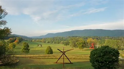Побег в Арт-центр Storm King, Playground of Giants