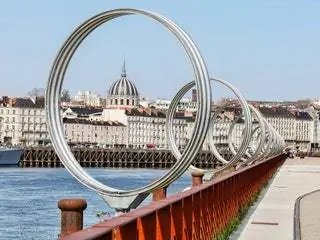 На изображении может находиться архитектура купол здания перила перила перила шпиль башня и шпиль На изображении может находиться архитектура купол здания перила перила перила шпиль башня и шпиль