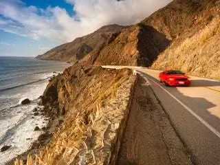 На изображении может находиться Road Transportation Vehicle Car Automobile Freeway Highway Asph alt Tarmac Promontory and Nature