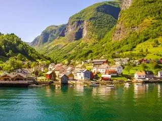 На изображении может находиться природа на улице вода сельская местность пейзаж набережная транспорт транспорт лодка и пейзаж