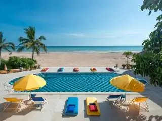 На изображении может находиться здание и курорт Summer Tropical Hotel