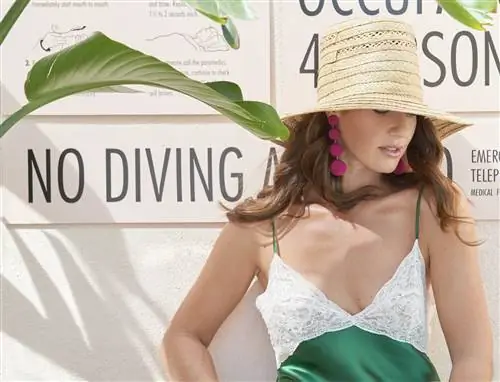 Это изображение может содержать Одежда Одежда Человек Шляпа и шляпа от солнца