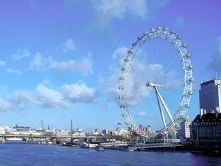 Это изображение может содержать колесо обозрения и парк развлечений.