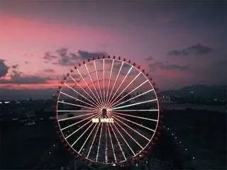 На изображении может находиться колесо обозрения и парк развлечений