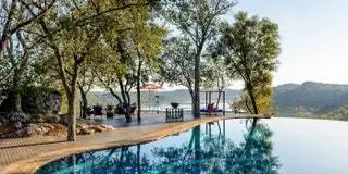 Изображение может содержать здание курорта и отель