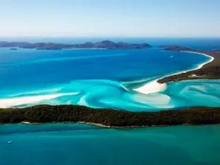 На изображении может находиться на улице Природа Земля Береговая линия Вода Океан Море Побережье Пляж Остров и атолл