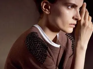 На изображении может находиться человек, одежда и одежда для лица