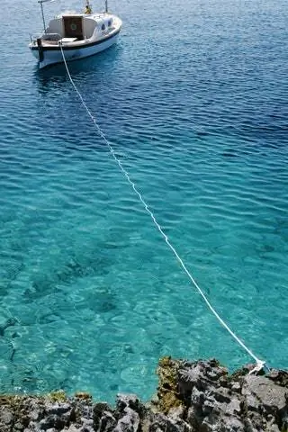 На изображении может находиться транспортное средство Транспорт Лодка Вода и на улице