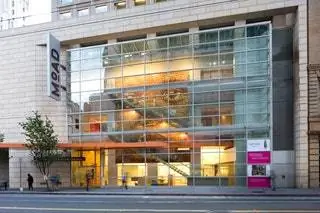 На изображении может находиться здание офисное здание Human Person Convention Center Architecture and Urban