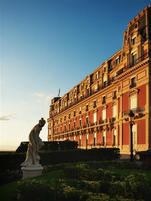 На изображении может находиться центр города городское городское здание городская архитектура человек и мегаполис