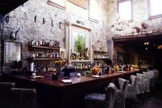 Интерьер бара Уислера в Остине