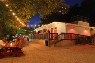 Полушаг Остин Экстерьер