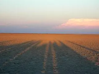 На изображении может находиться природа на улице почва ландшафт солнечный свет небо пейзажи и горизонт