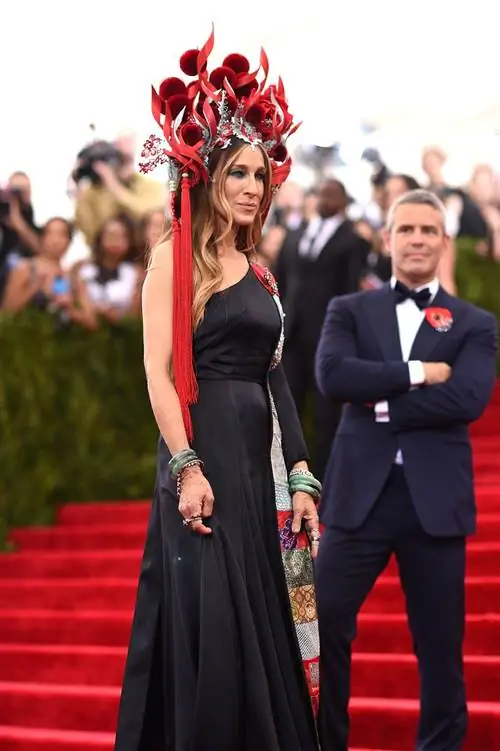 На изображении может находиться Сара Джессика Паркер человек одежда пальто одежда костюм мода и премьера