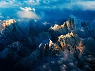 Это изображение может содержать Горный хребет Гора На открытом воздухе Природа Пик Ландшафт и пейзажи