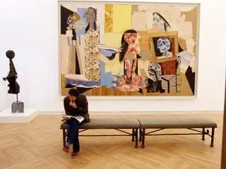 На изображении может находиться древесина Твердые породы дерева Человек Пол Напольное покрытие Обувь Одежда Одежда Обувь и коллаж