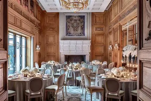 Отель Four Seasons George V, Париж Отель Four Seasons George V, Париж