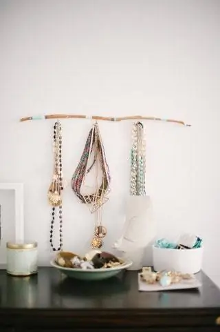 Это изображение может содержать мебель и стол