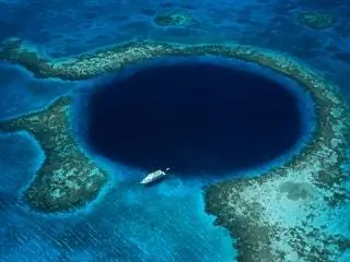 На изображении может находиться на улице Природа Земля Океан Вода Море Береговая линия Пляж Побережье Атолл и остров
