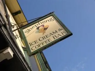 Изображение может содержать символ и текст