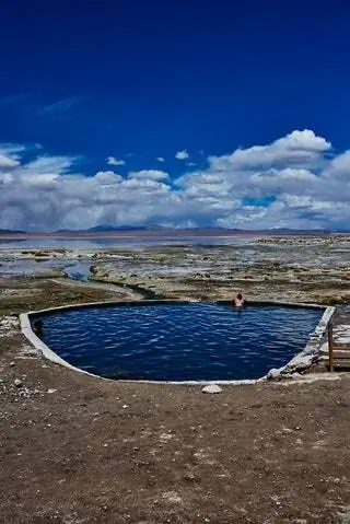 На изображении может находиться природа на улице вода гора земля человек и человек