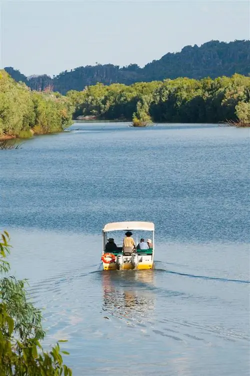 лодка в реке
