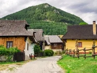 На изображении может находиться природа на улице жилое здание сельская хижина сельский дом лачуга на крыше коттедж и укрытие