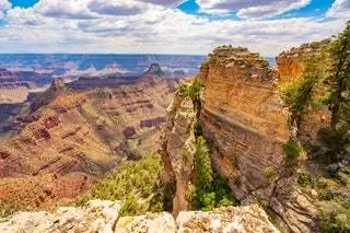 Природа на открытом воздухе Mountain Cliff and Valley