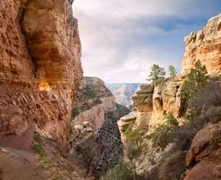 На изображении может находиться природа на открытом воздухе Mountain Cliff and Valley