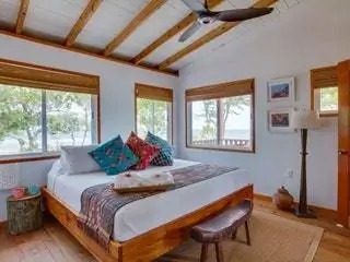 На изображении может находиться древесина Hardwood Appliance Interior Design Indoor Flooring and Ceiling Fan