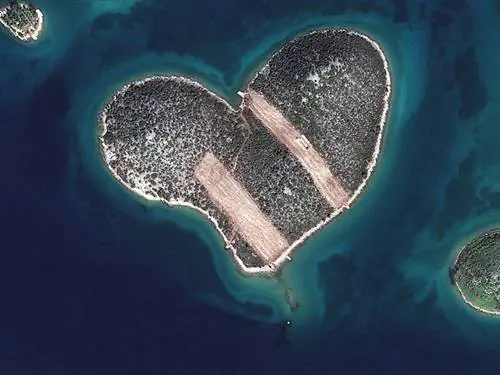 На изображении может находиться: на улице, природа, земля, океан, вода, море, береговая линия, остров, побережье, атолл и пляж