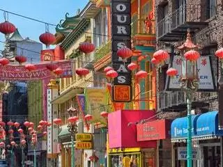 На изображении может находиться лампа и фонарь