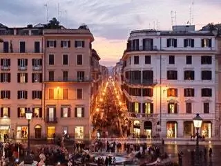 На изображении может находиться город город центр города здание городская архитектура человек мегаполис городская площадь и площадь