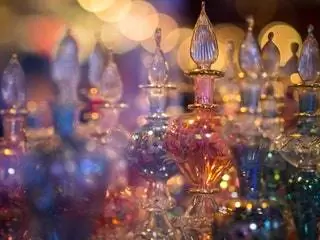 На изображении может находиться флакон косметики и духи