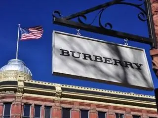 Изображение может содержать Символ Флаг Текст Здание и Офисное здание