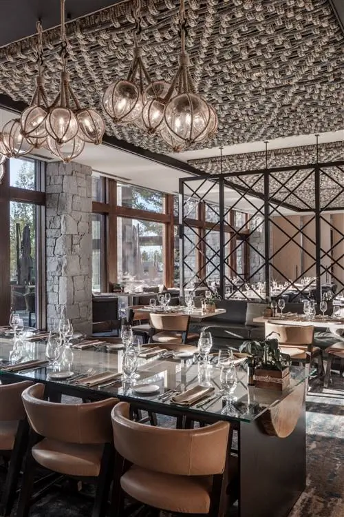 На изображении может находиться мебель стул ресторан кафетерий и кафе