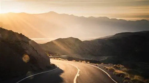 Поездка по горнолыжному склону и горячим источникам по калифорнийскому шоссе 395