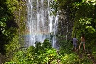 Это изображение может содержать Река Вода На открытом воздухе Природа Человек Водопад Растение и растительность