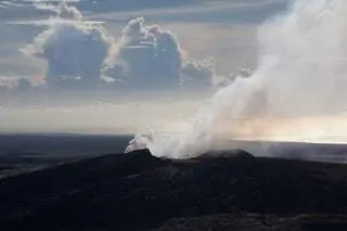 На изображении может находиться природа на улице горы погода вулкан облака кучевые облака и небо