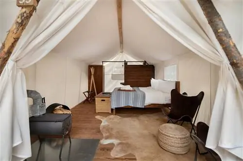 На изображении может содержаться пол Лофт Жилой дом Деревянный пол Лиственная древесина В помещении Чердак Гостиная и комната