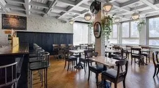 Интерьер ресторана Pleasant House в Чикаго