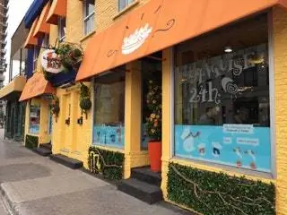 Монреаль Квебек Канада Ресторан Poutine La Banquise