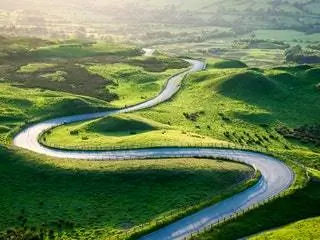 На изображении может находиться на улице пейзаж природа пейзаж вид с воздуха и дорога
