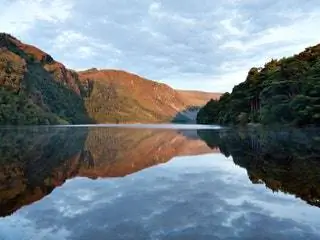 Это изображение может содержать гору и воду на открытом воздухе. Это изображение может содержать гору и воду на открытом воздухе.
