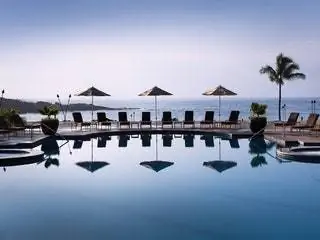 На изображении может находиться здание отеля Resort Water Outdoors and Summer На изображении может находиться здание отеля Resort Water Outdoors and Summer