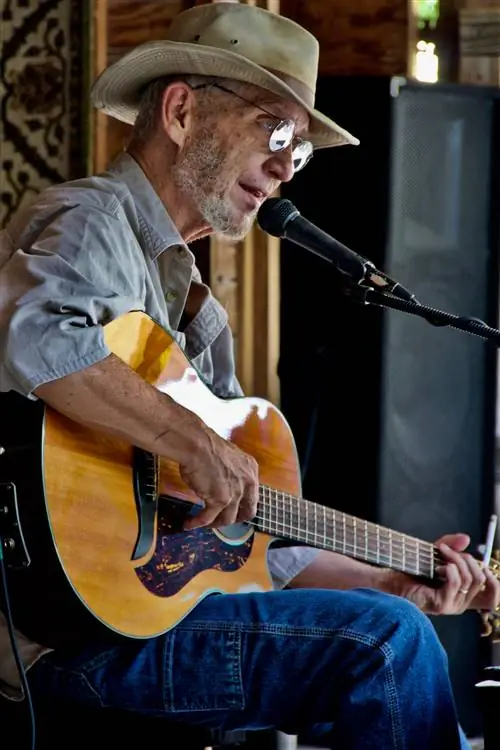 Уличный музыкант в Ки-Уэст, Флорида-Кис, США.