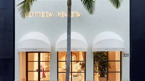 Магазин Bottega Veneta на Родео-Драйв использует местный стиль