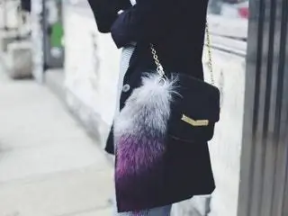 На изображении может находиться одежда Одежда Пальто Костюм Пальто Куртка Блейзер Рукав человека и женщина